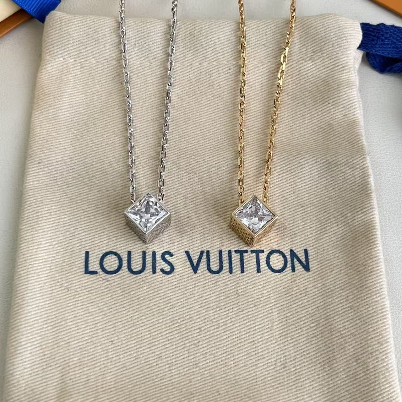 <p>LV 项链</p>