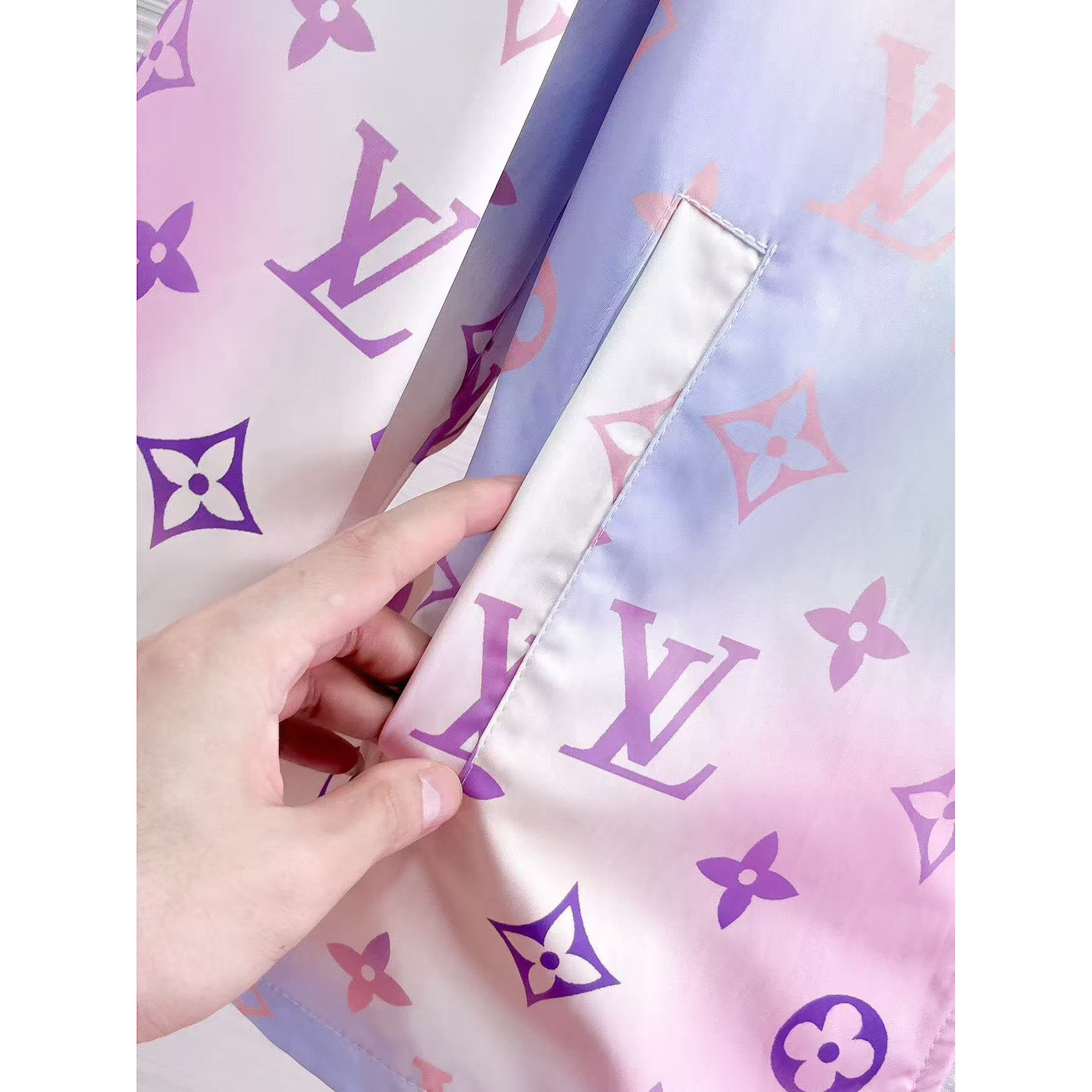 <p>LV 夏季防晒衣短裤套装(811154)</p>