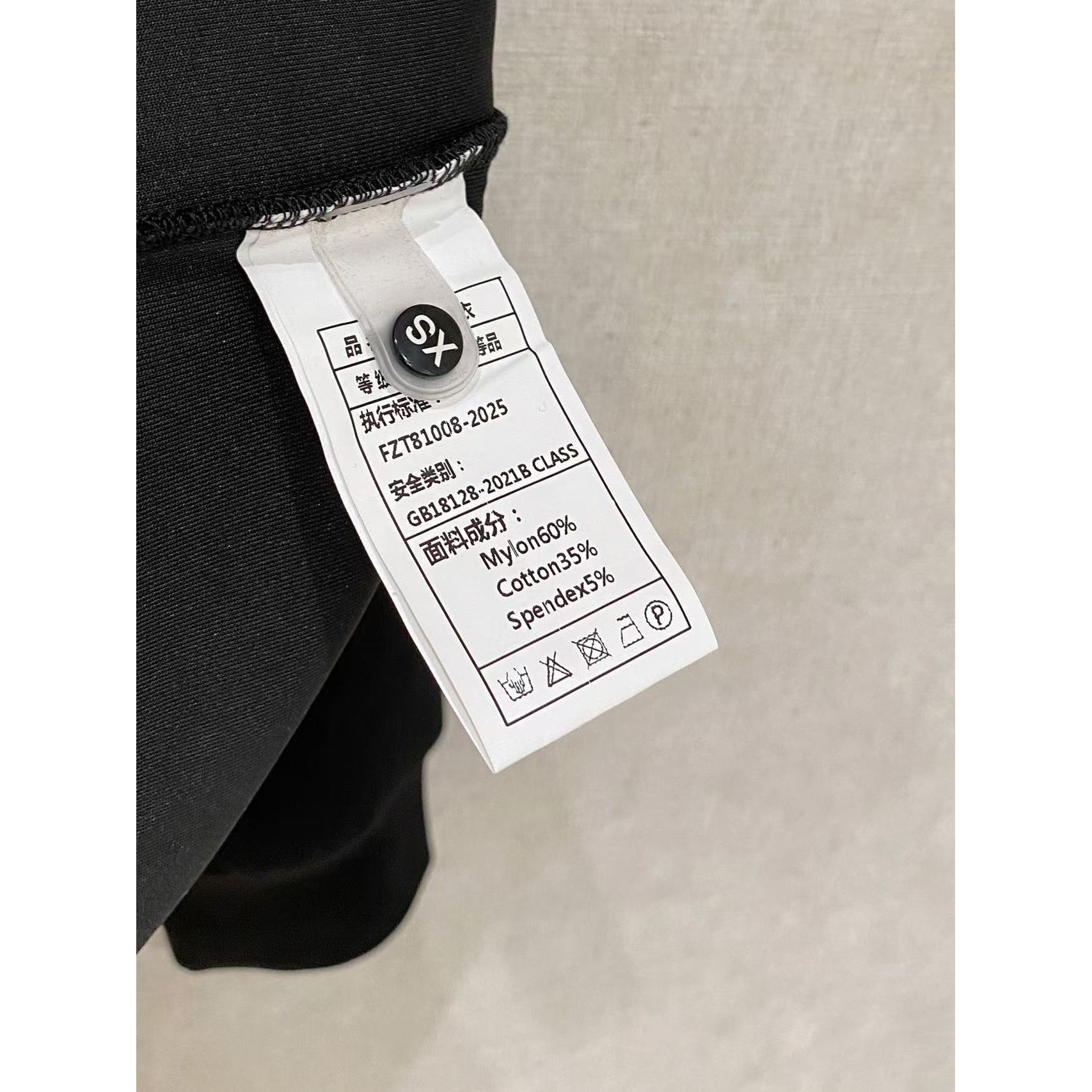 <p>MONCLER 太空棉卫衣(782479)</p>