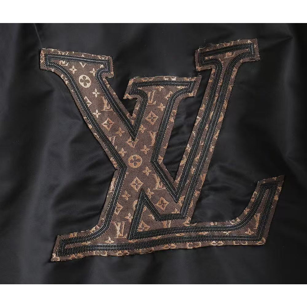 <p>LV 男士夹克外套(黑)</p>