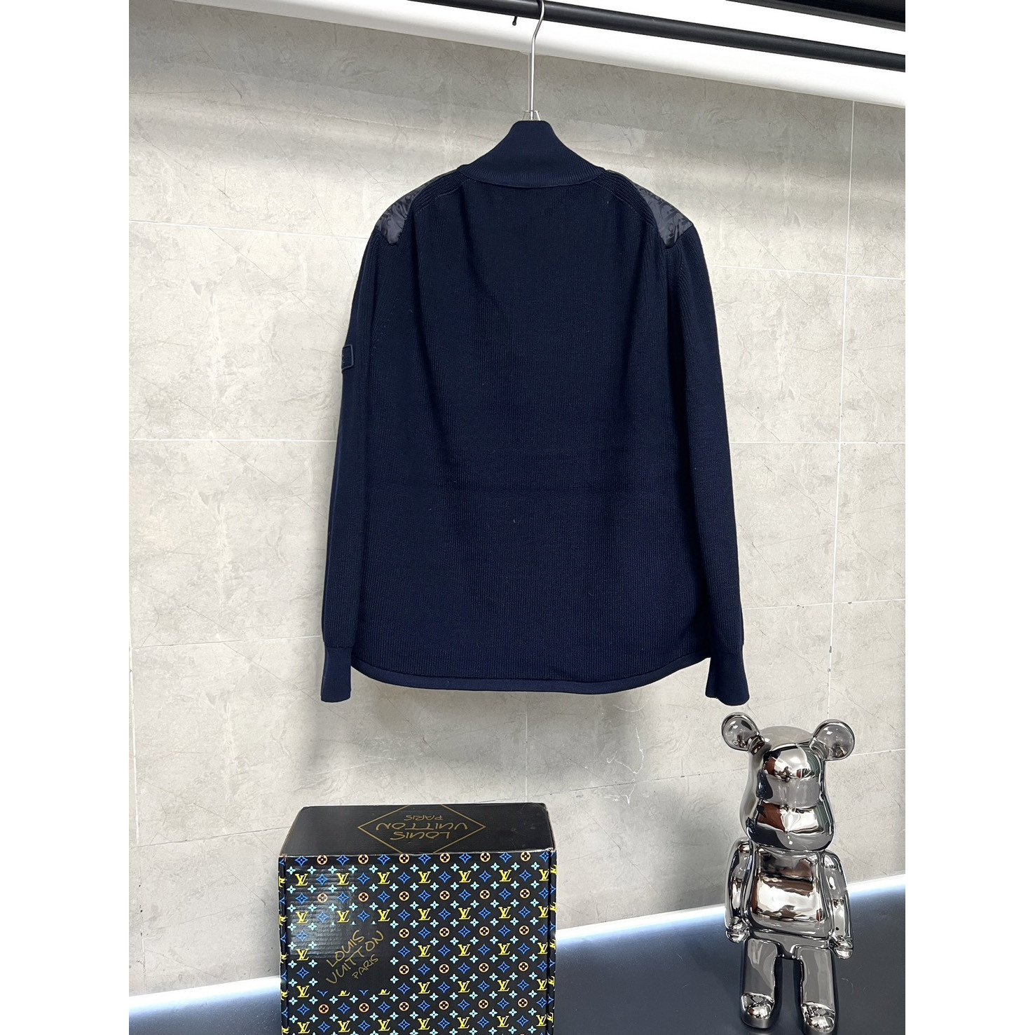<p>Dior 经典针织羽绒款(藏青色)</p>