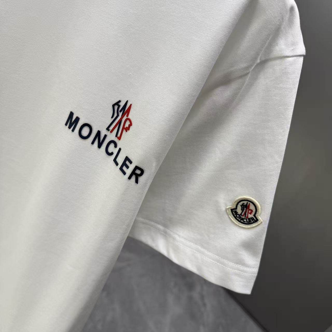 <p>Moncler 短袖T恤(白)</p>