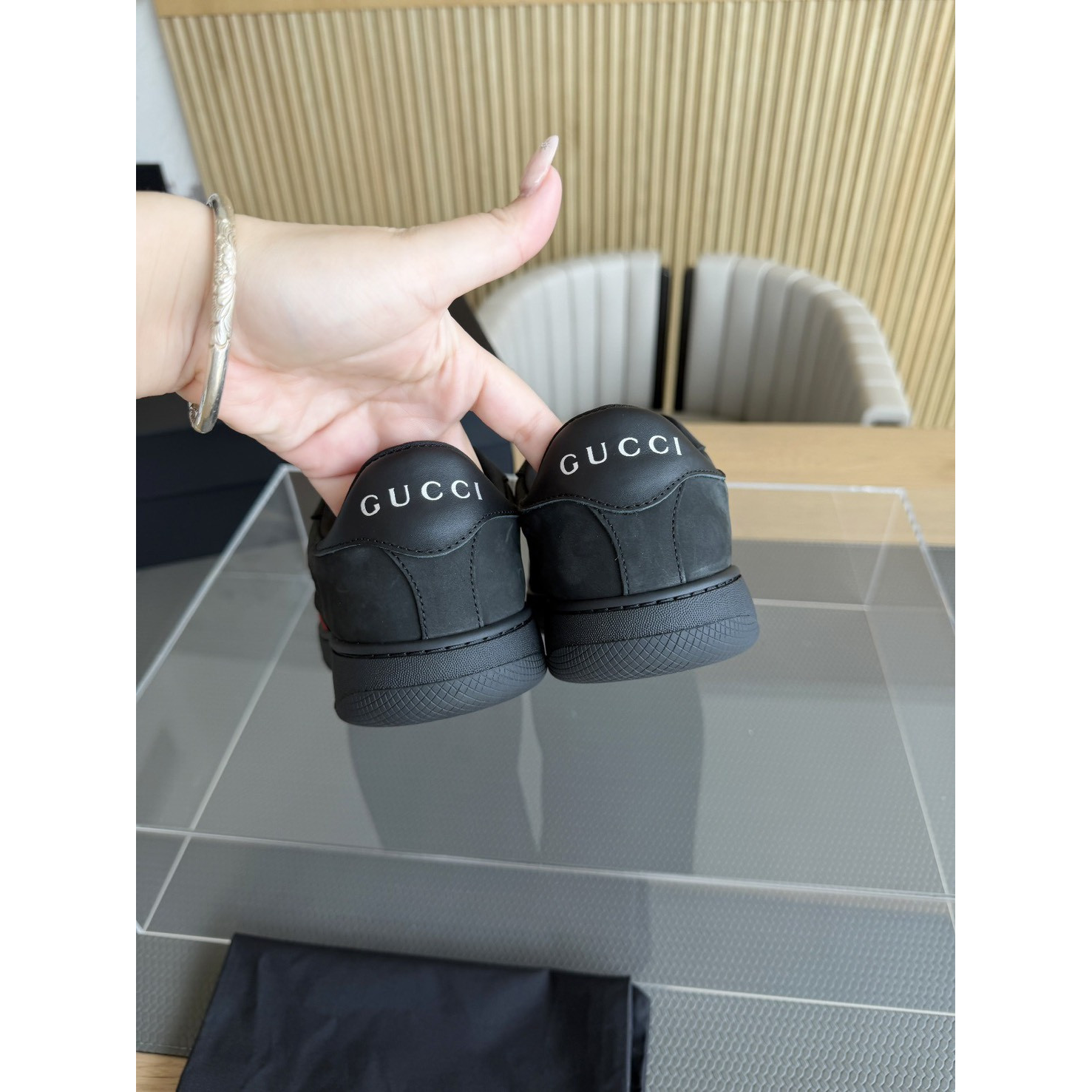 <p>GUCCI 休閒鞋(黑)</p>