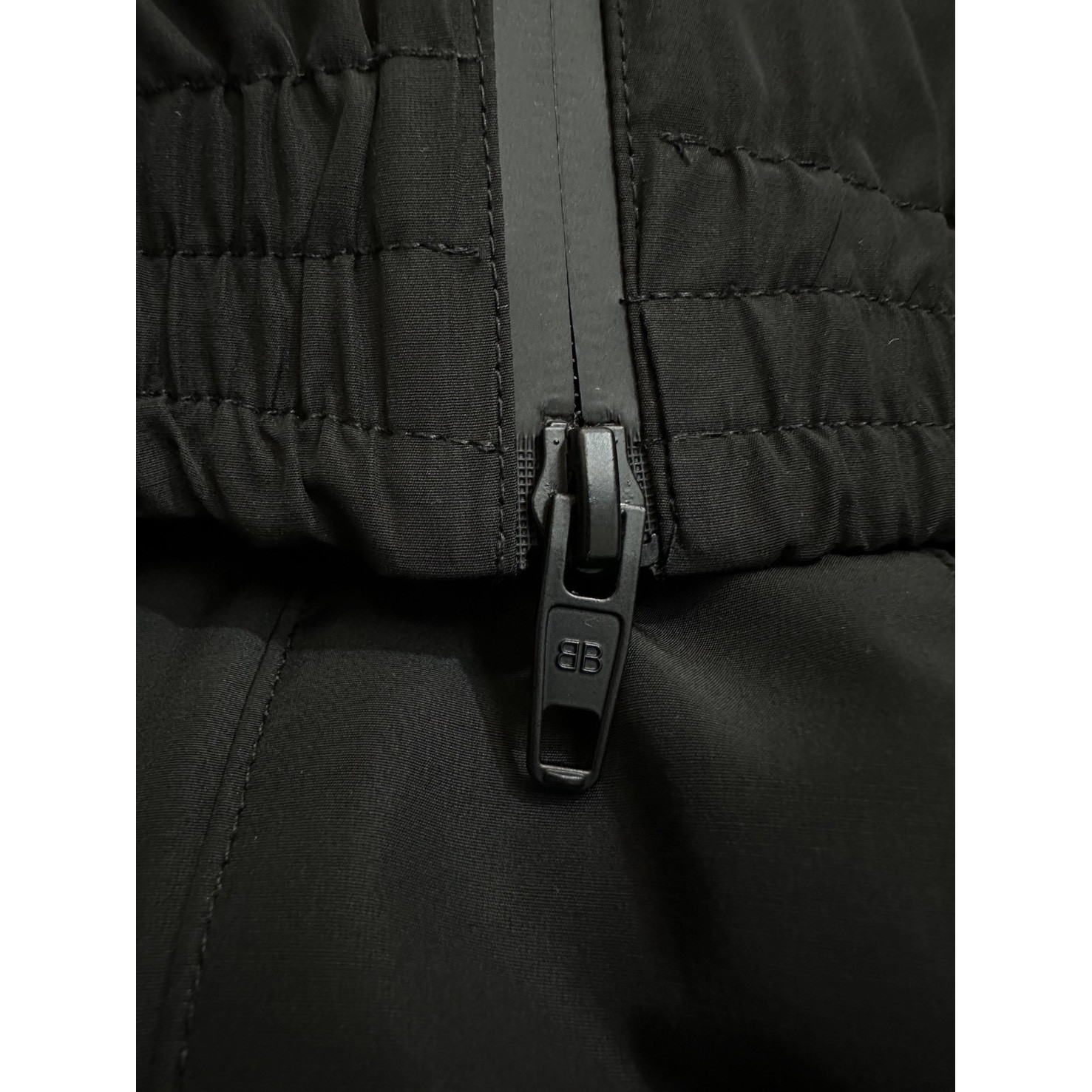<p>Balenciaga BODIES拼色休闲运动冲锋衣外套</p>