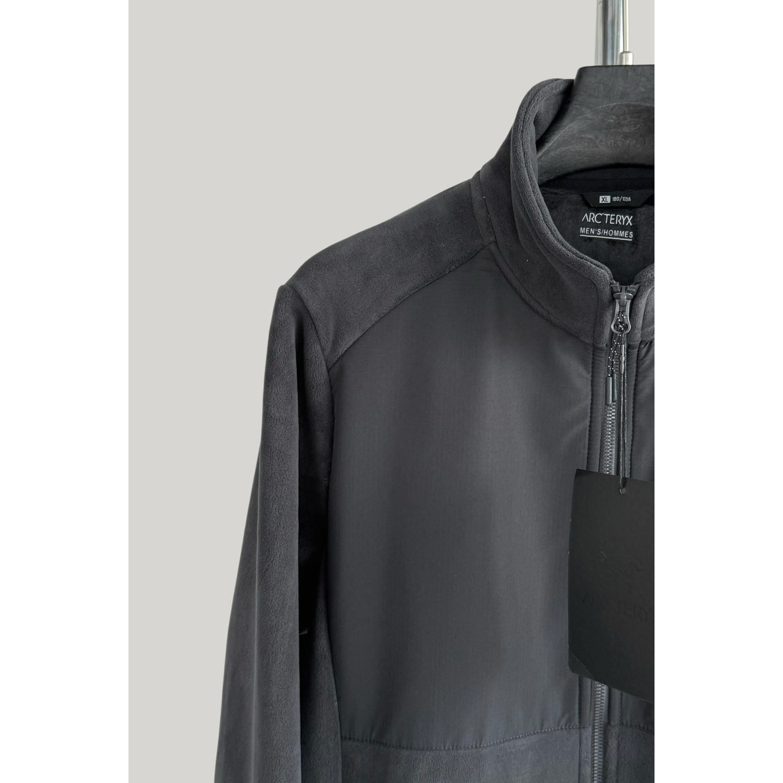 <p>Arc'teryx 手抓绒款外套(灰)</p>