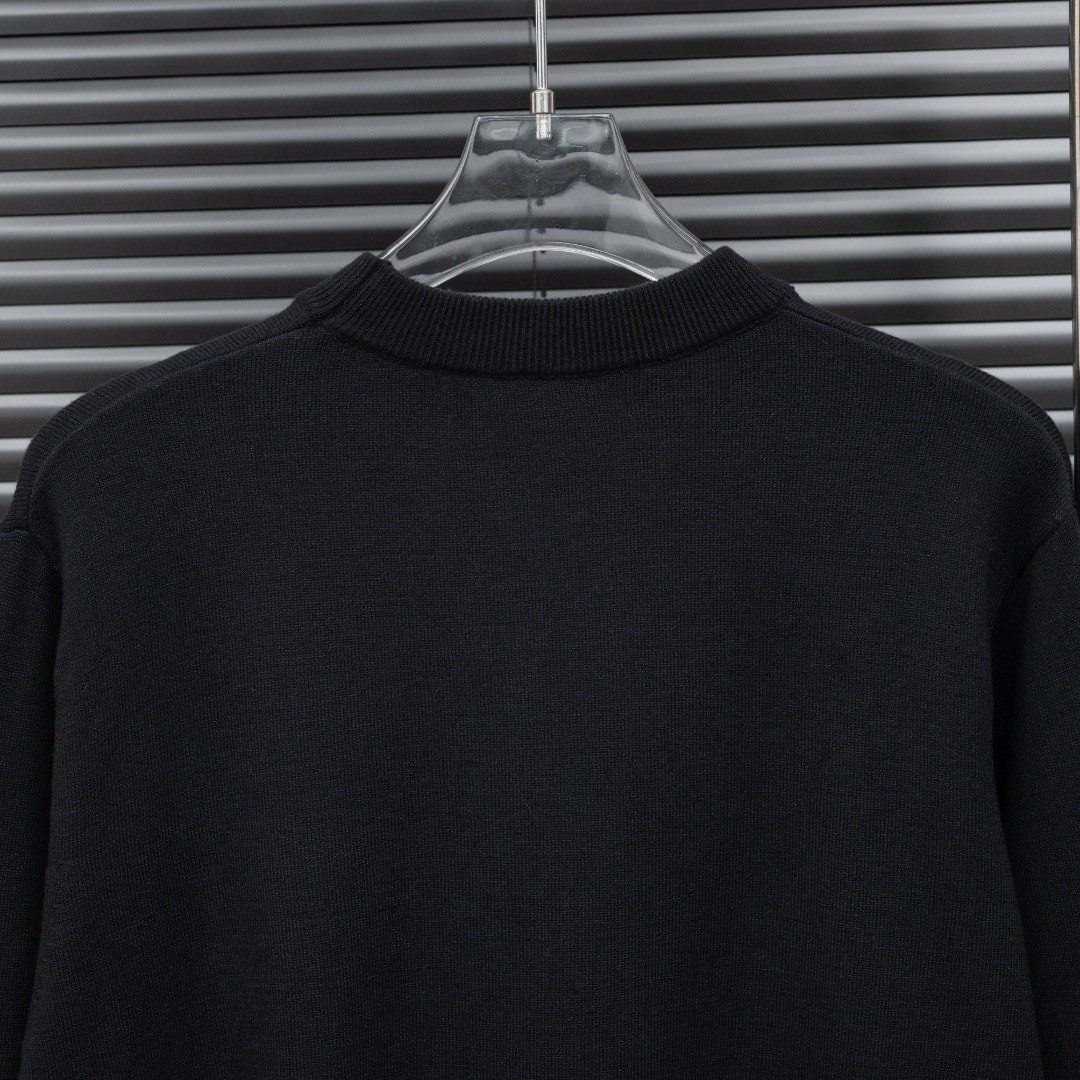 <p>Givenchy&nbsp;字母LOGO长袖毛衣(黑)</p>