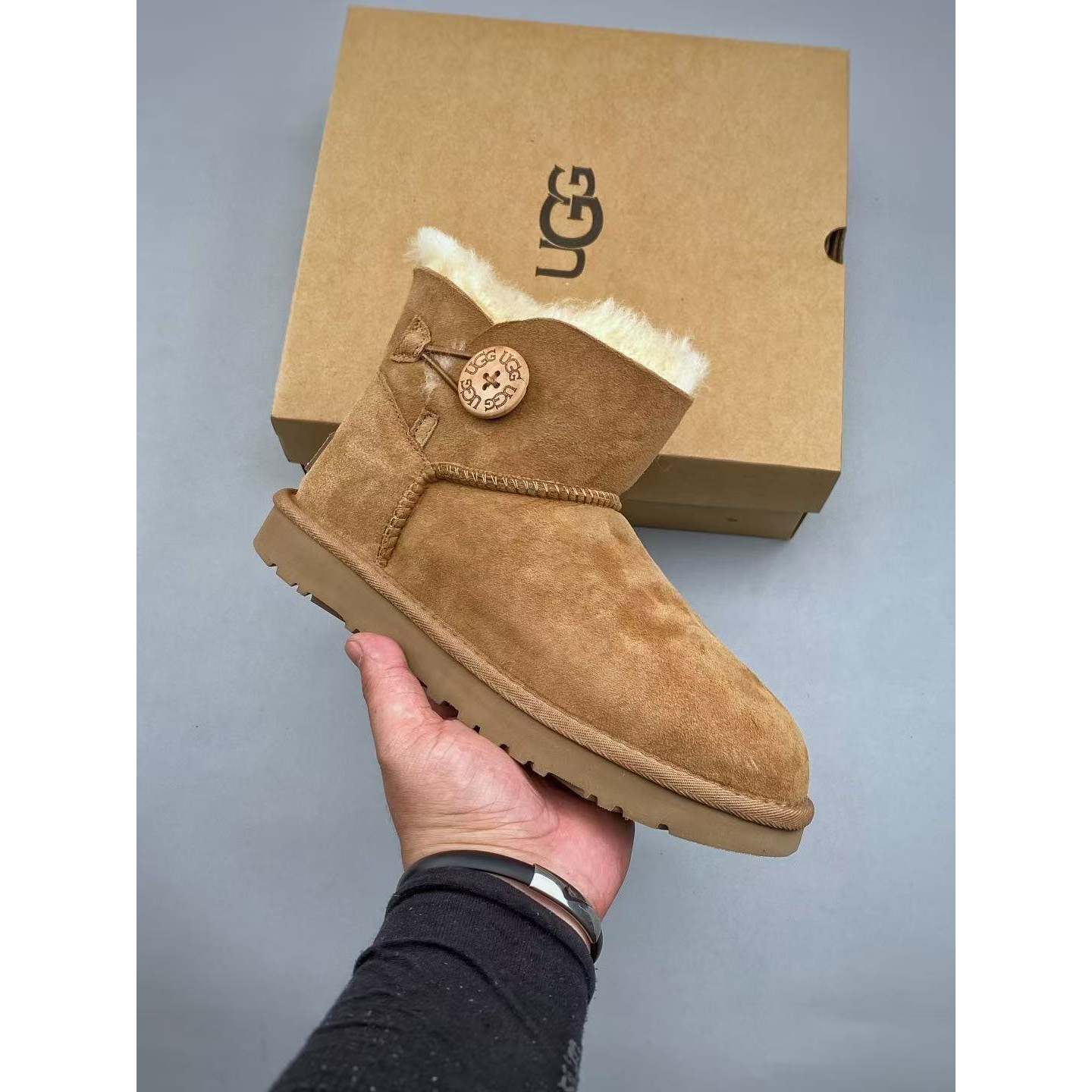 <p>UGG MINI BAILEY BUTTON II 雪地靴女靴&nbsp;&nbsp;</p>