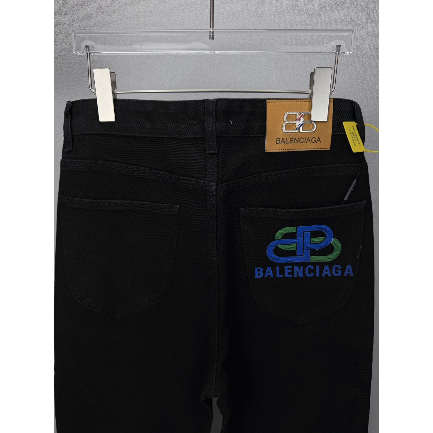 <p>&nbsp;Balenciaga&nbsp;口袋立体压胶蓝色字母logo情侣款水洗宽松牛仔裤&nbsp;</p>