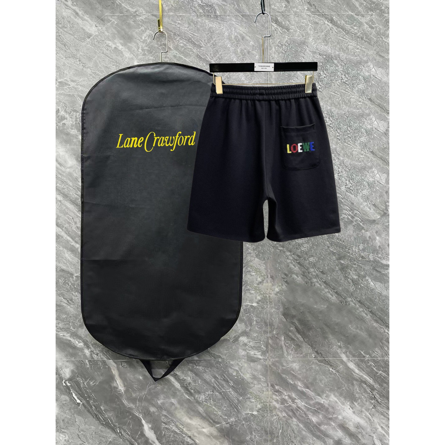 <p>LOEWE&nbsp;休闲短裤(黑)</p>