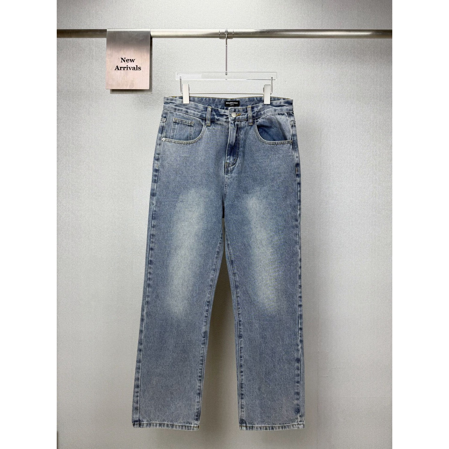 <p>Balenciaga 口袋立体压胶字母牛仔裤</p>