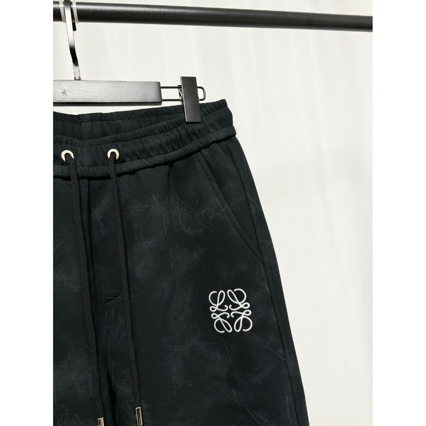 <p>LOEWE 刺绣休闲长裤(黑)</p>