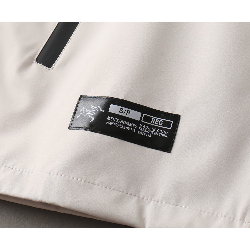 <p>Arc'teryx 新款男士夹克外套</p>