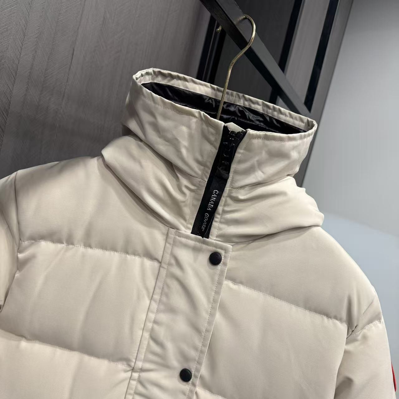 <p>Canada Goose Shelburn*派克大衣羽绒服(卡其)</p>