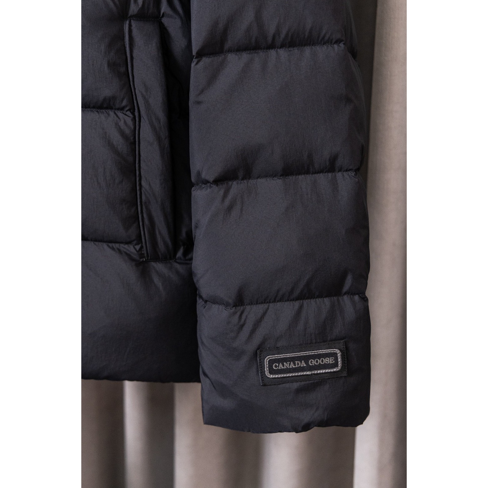<p>Canada Goose Junction系列连帽羽绒服(欧阳娜娜二代)(黑色)</p>