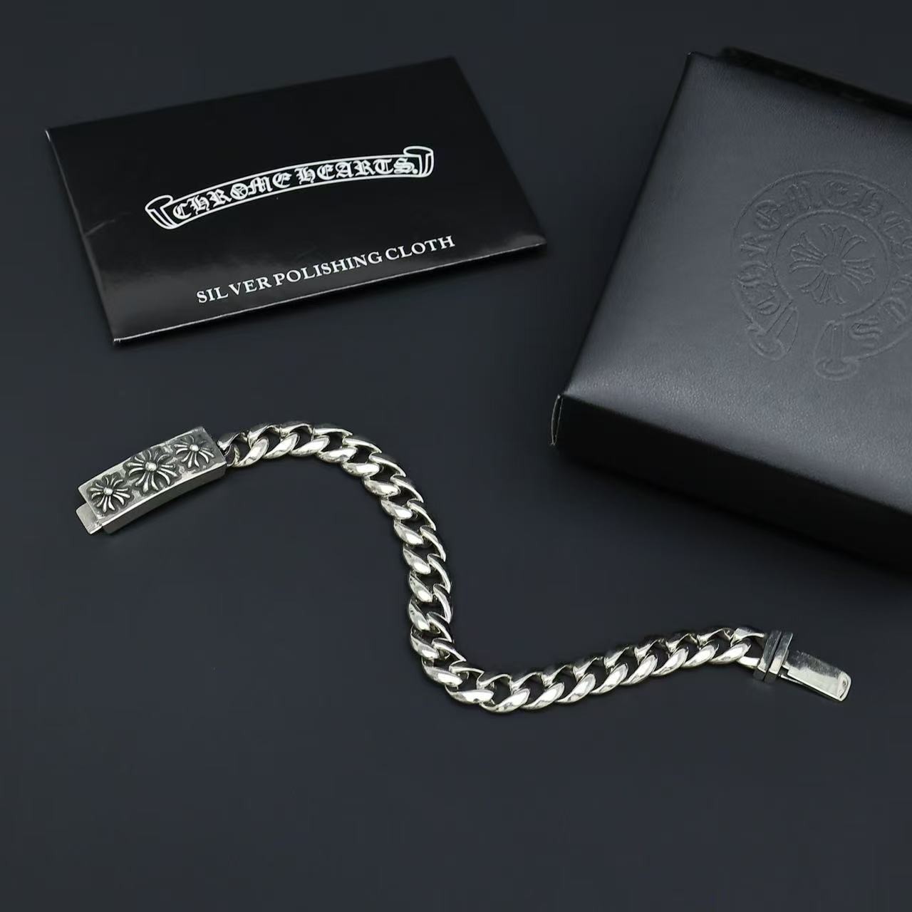 <p>CHROME HEARTS 手鍊</p>