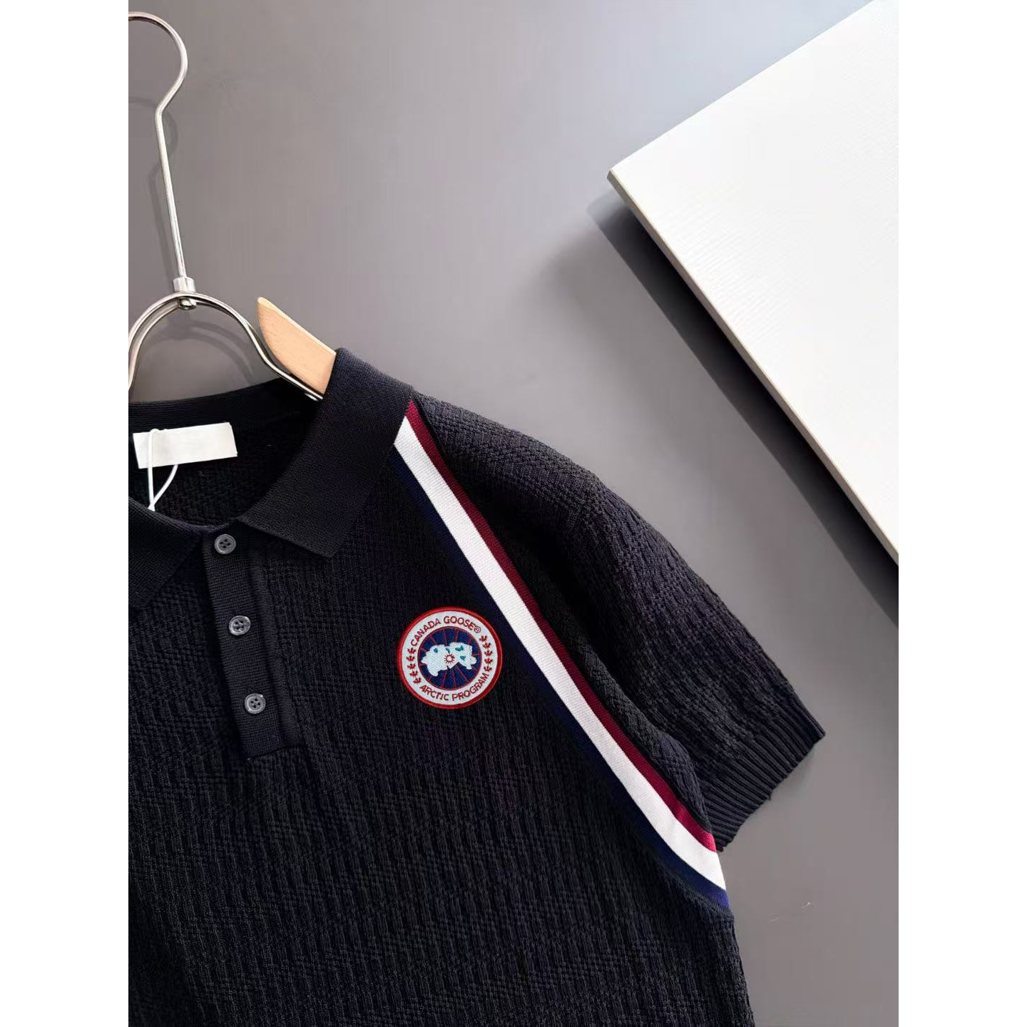 <p>Canada Goose 男款短袖T恤(786944)</p>