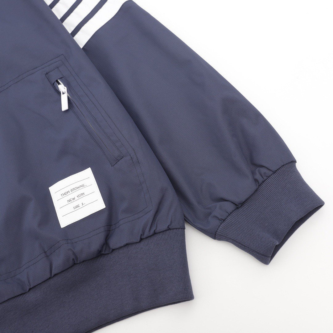<p>Thom Browne 四杠风衣外套</p>