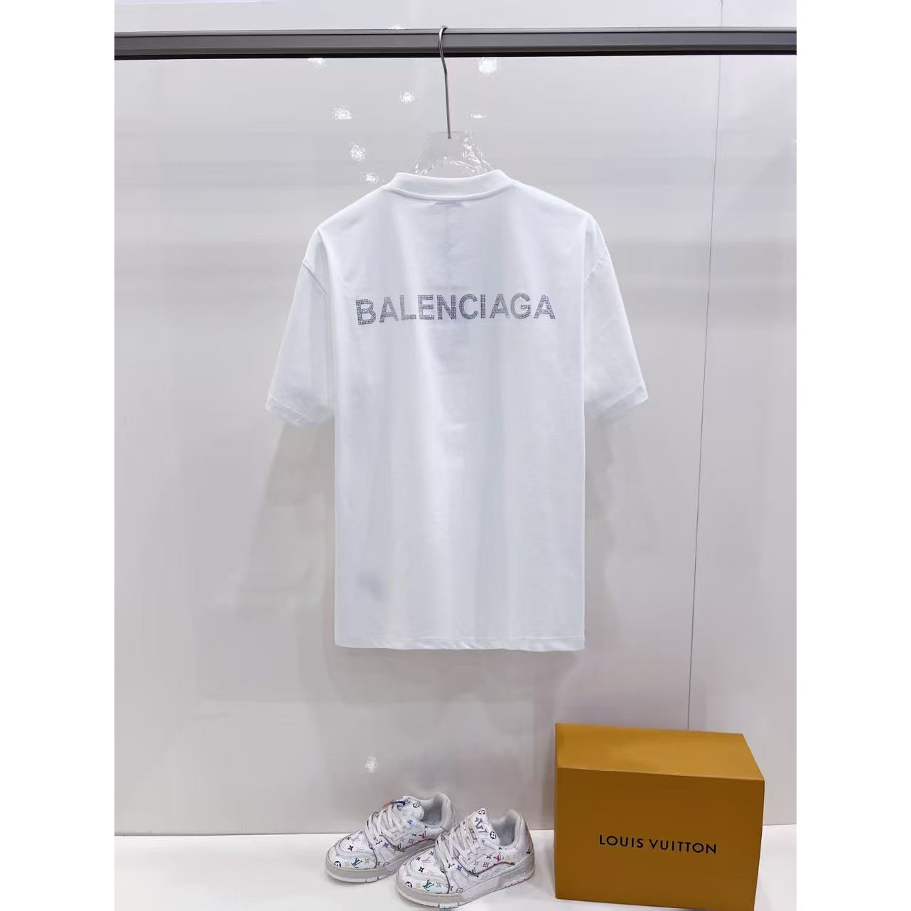 <p>Balenciaga&nbsp;短袖圆领T恤(白)</p>
