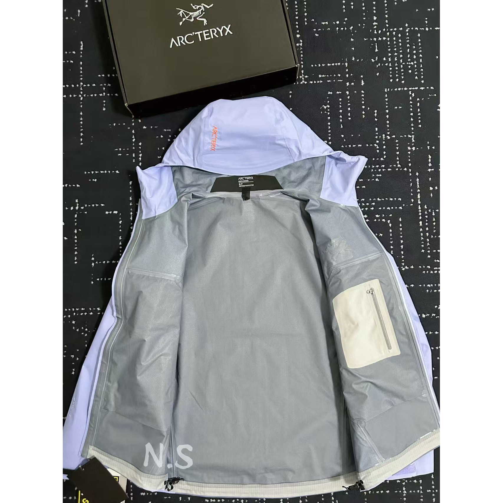<p>Arc'teryx Beta系列 SL GORE-TEX 硬壳刺绣连帽防水防风透气冲锋衣 (月石紫)</p>
