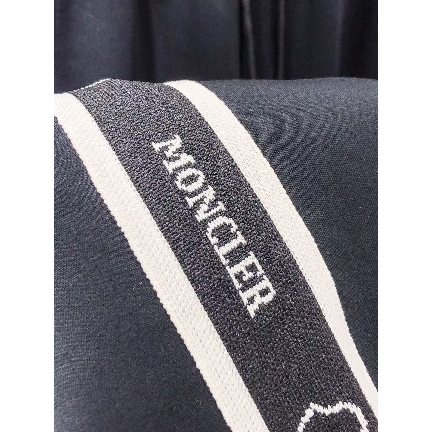 <p>MONCLER 高品质时尚休闲裤(782934)</p>