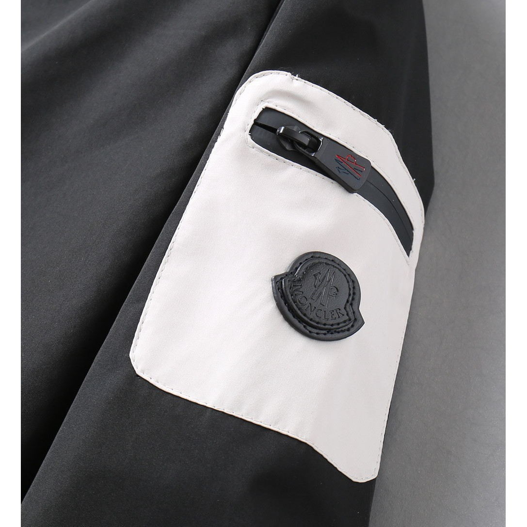 <p>Moncler 新款男士夹克外套</p>