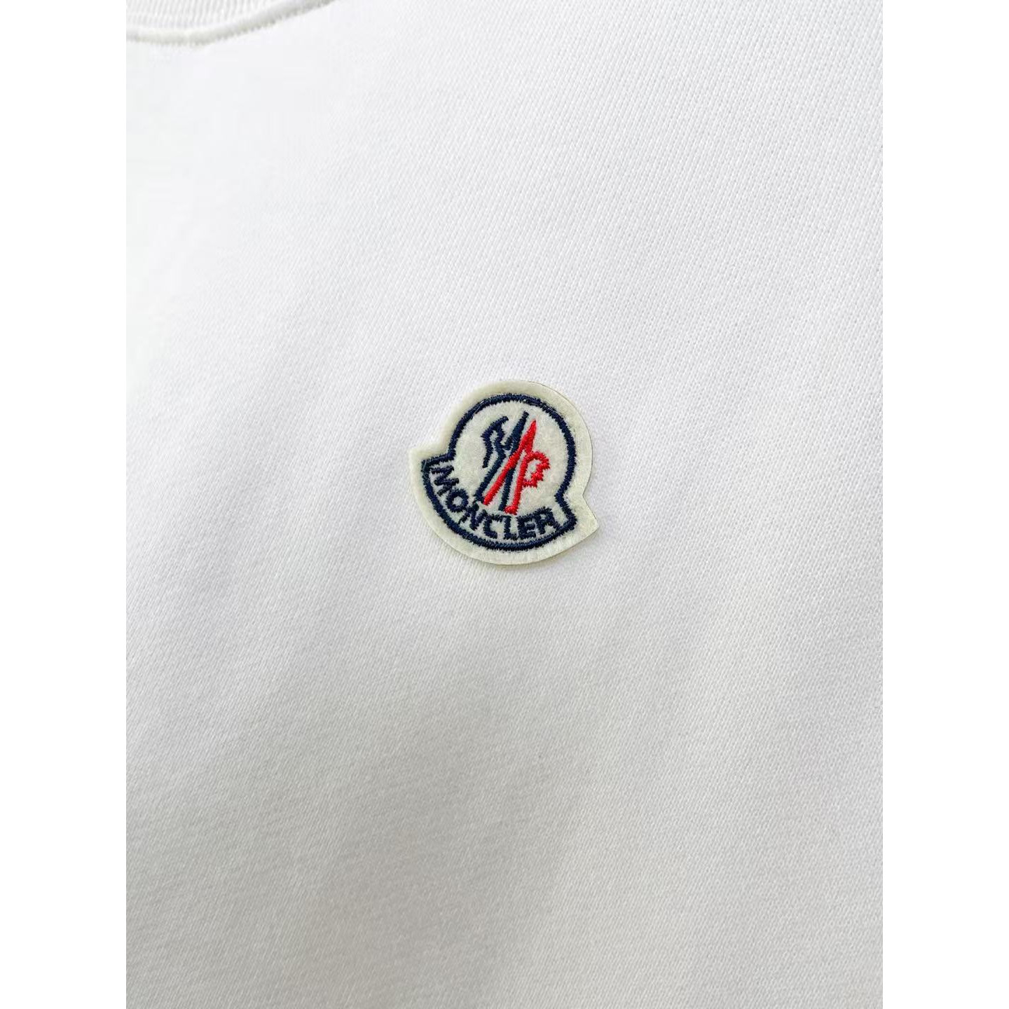 <p>MONCLER 圆领卫衣(白)</p>