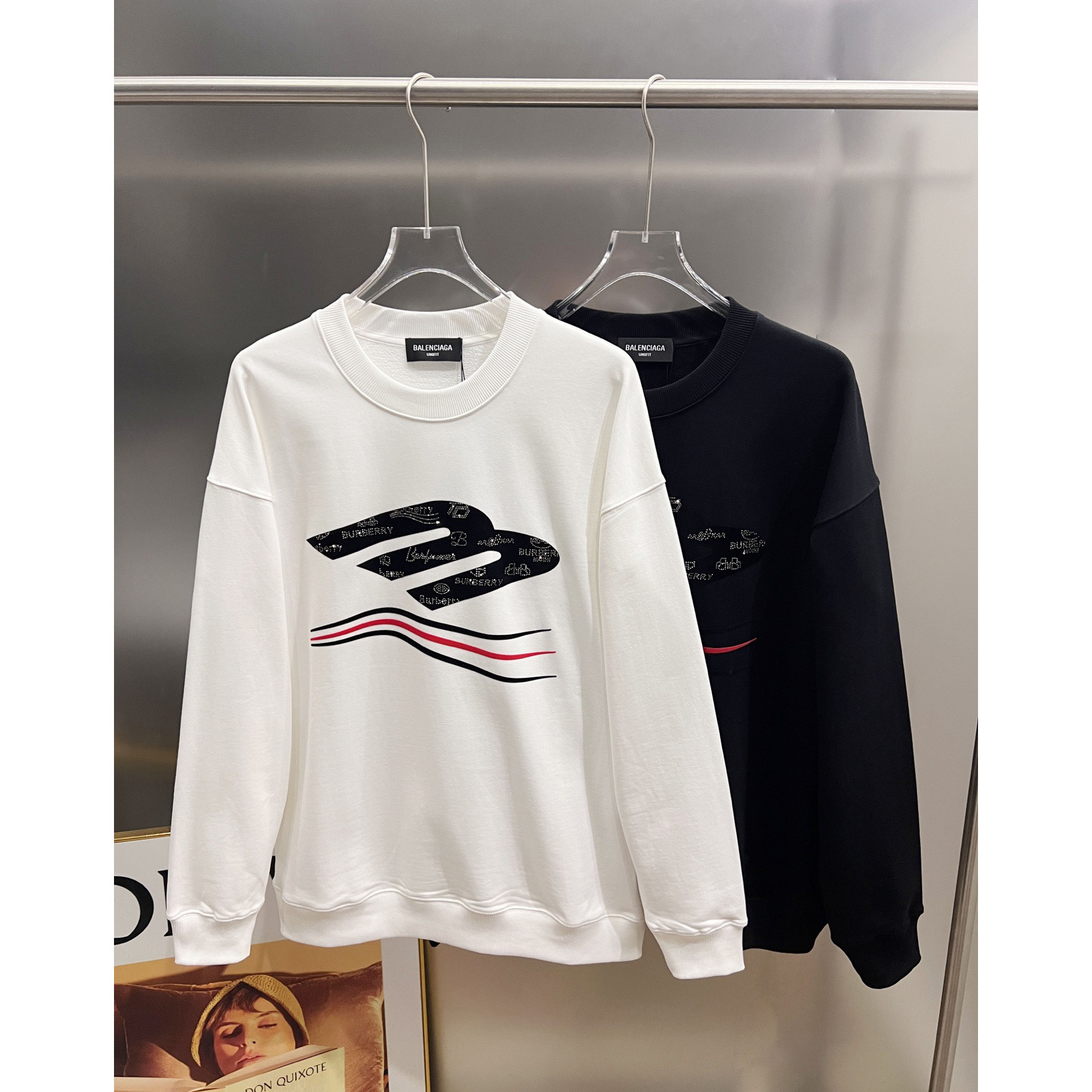 <p>Balenciaga 圆领长袖卫衣(白)</p>