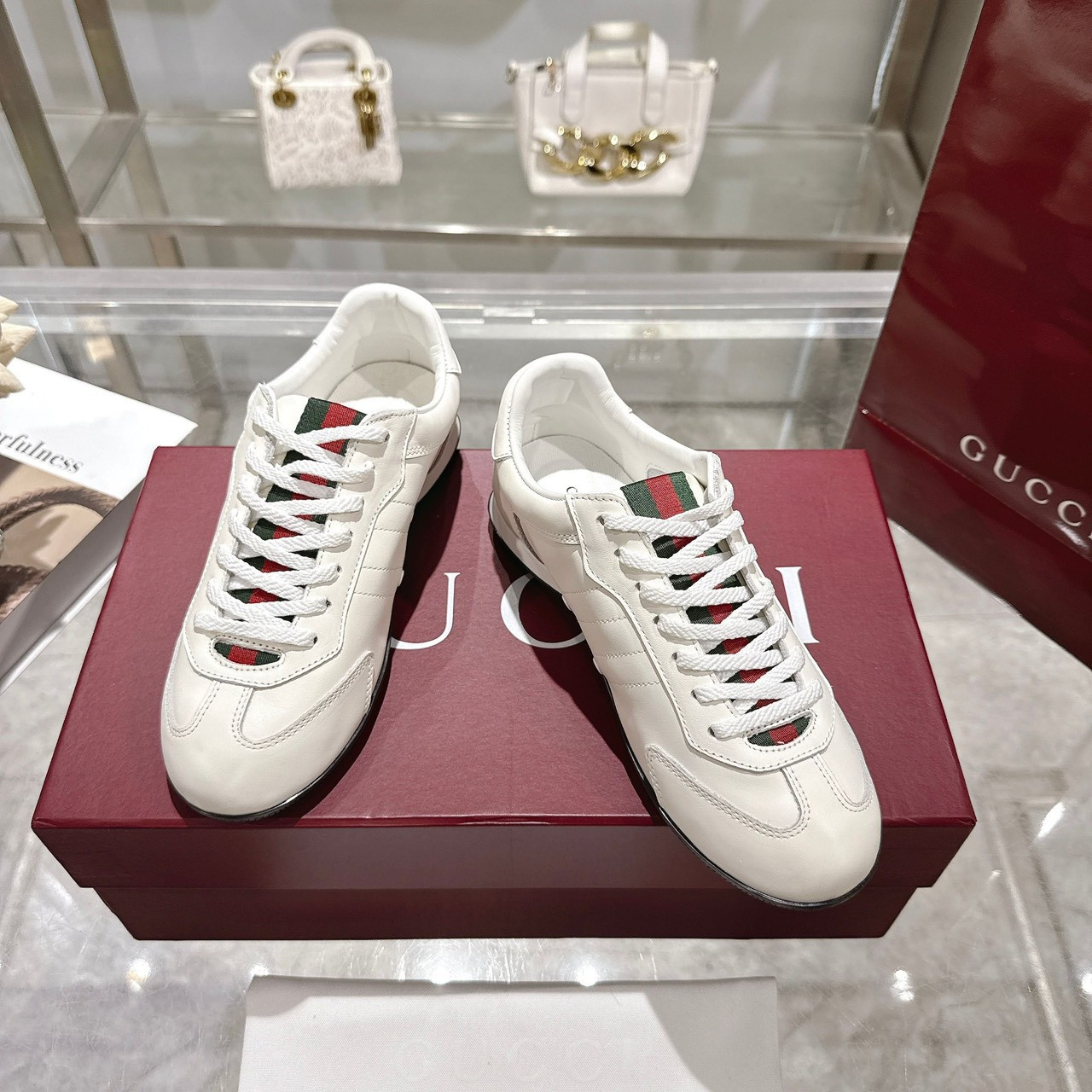 <p>GUCCI 德训鞋(男款-白)</p>