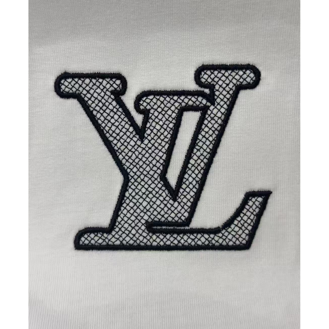 <p>LV 长袖卫衣T恤(白)</p>