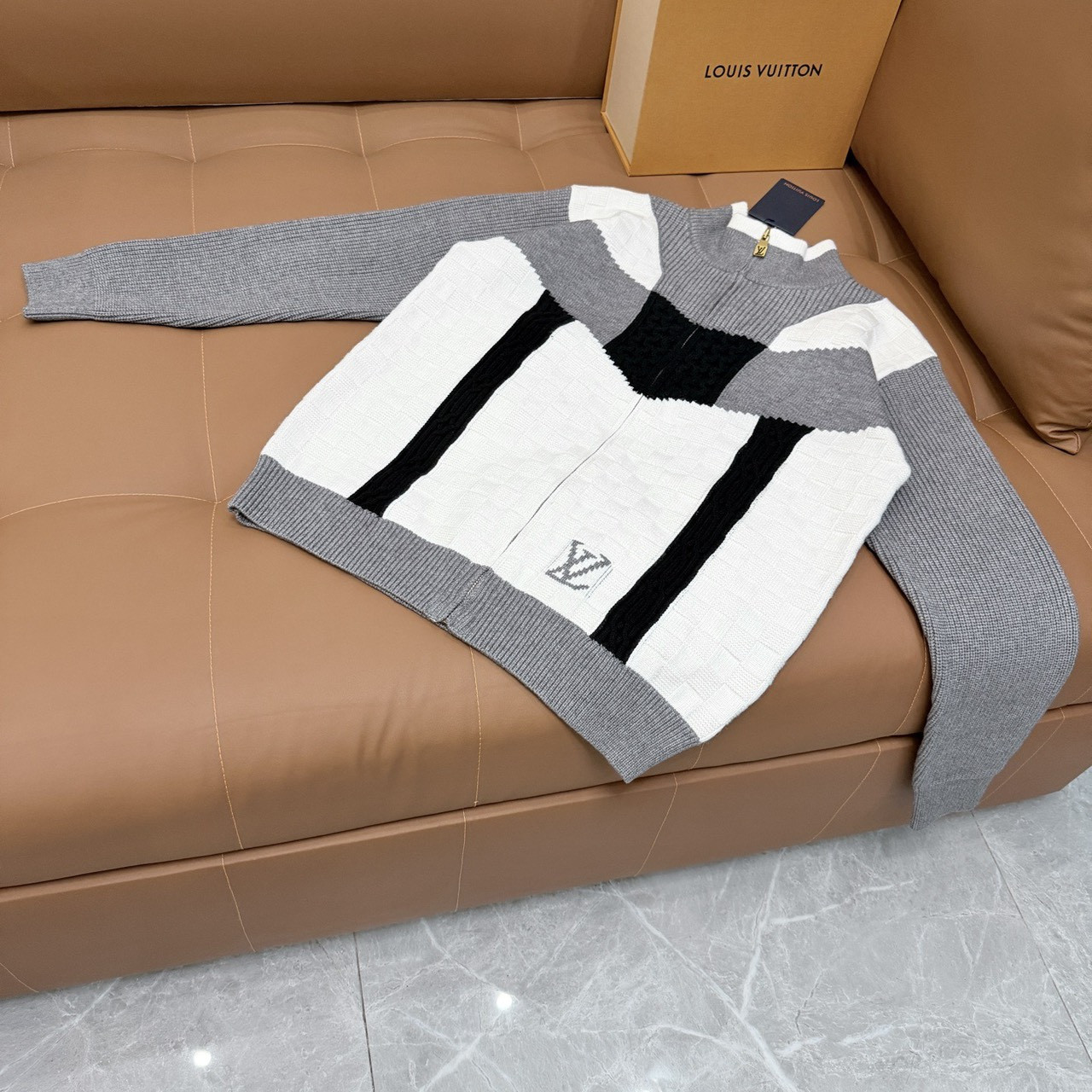 <p>LV 羊毛针织外套</p>