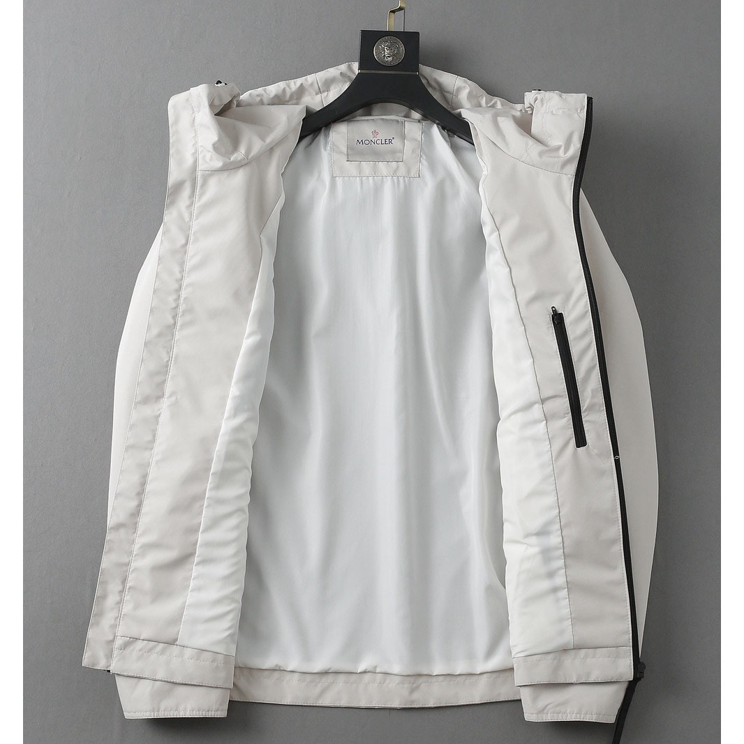 <p>Moncler 新款男士夹克外套</p>