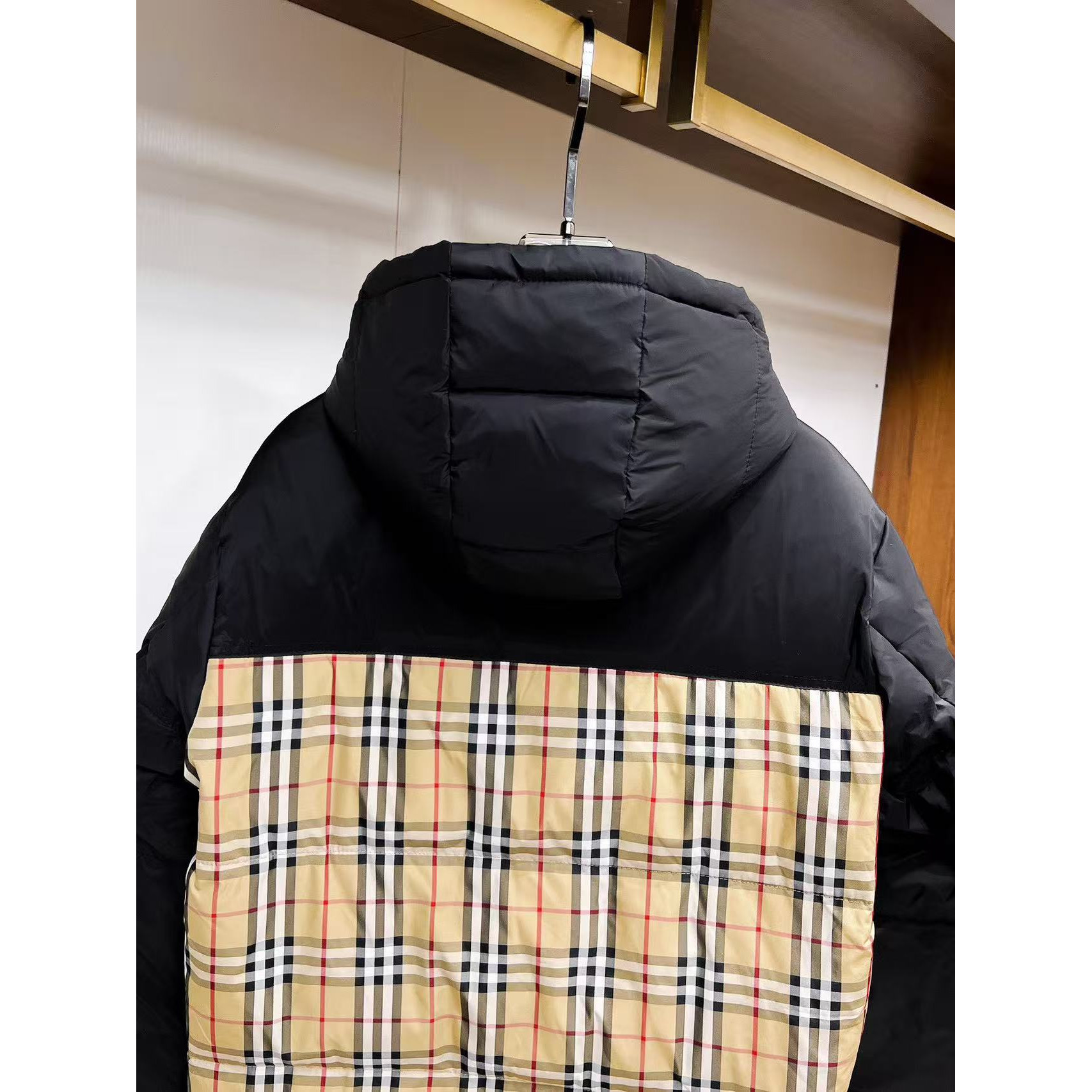 <p>BURBERRY 秋冬新款羽绒服(黑)</p>