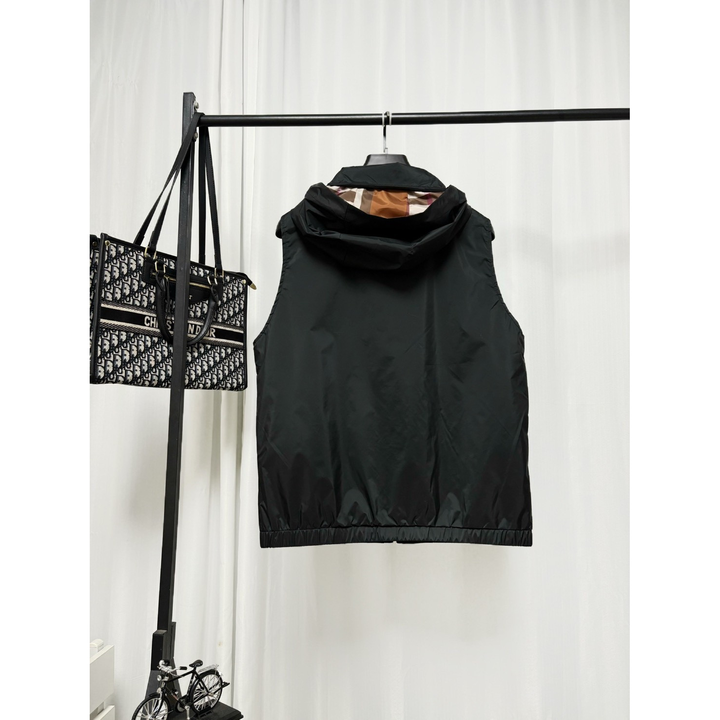 <p>Burberry 连帽马甲外套</p>