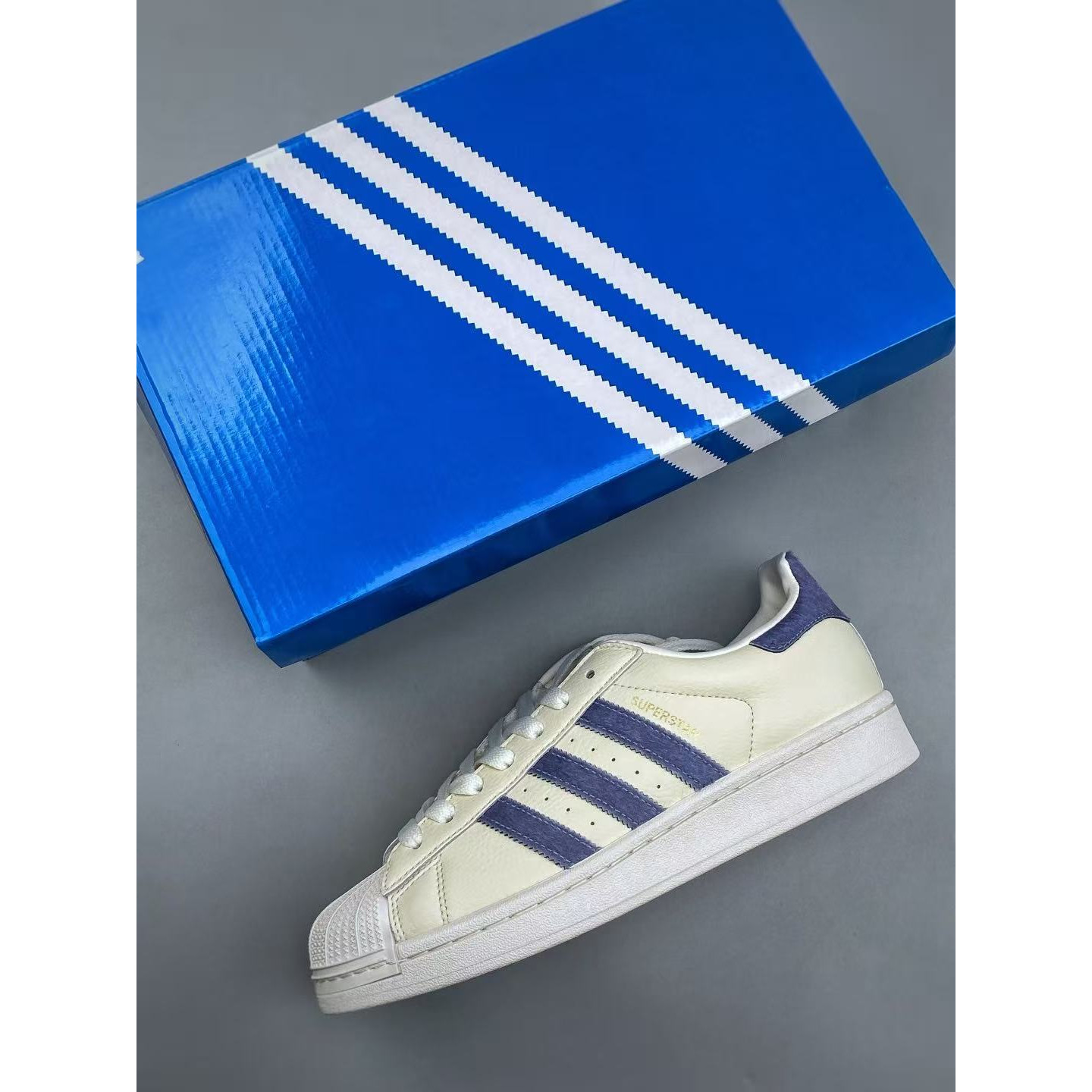 <p>Adidas Originals &nbsp;SUPERSTAR II &nbsp;经典贝壳头板鞋</p>