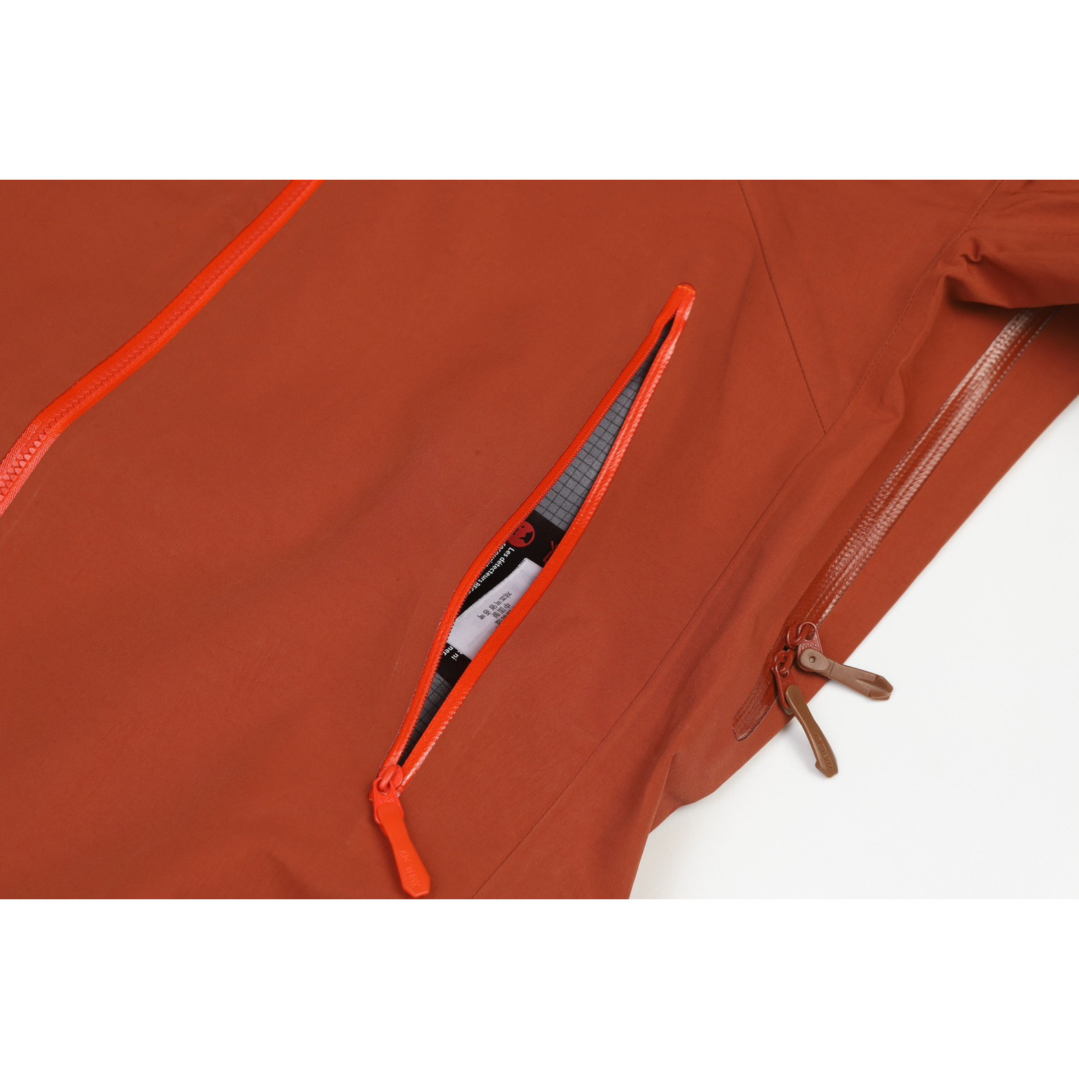 <p>Arc'teryx Bate SL 轻质透气连帽冲锋衣(橙)</p>