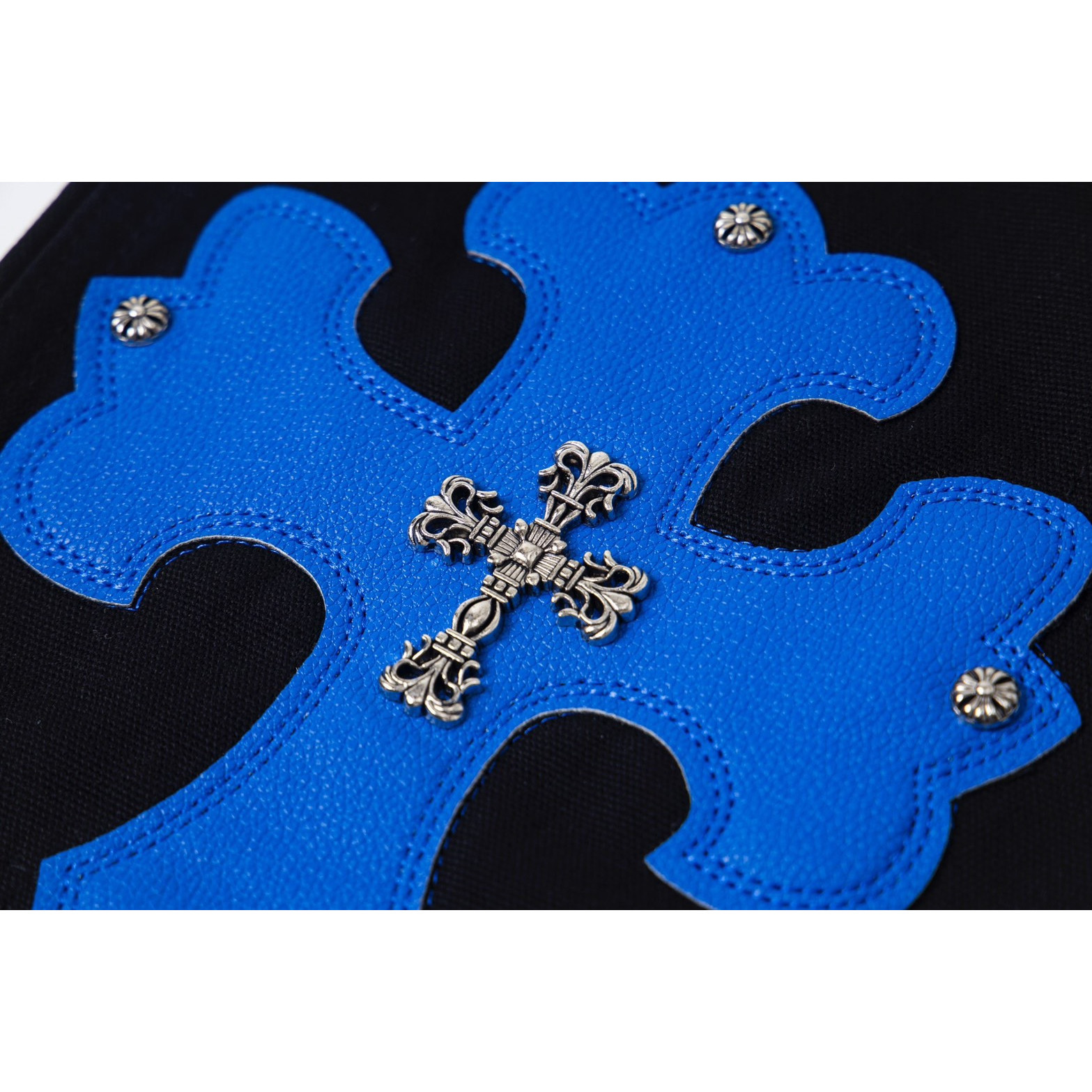 <p>CHROME HEARTS 伐木重工蓝色豹纹十字架牛仔裤(1750#)</p>