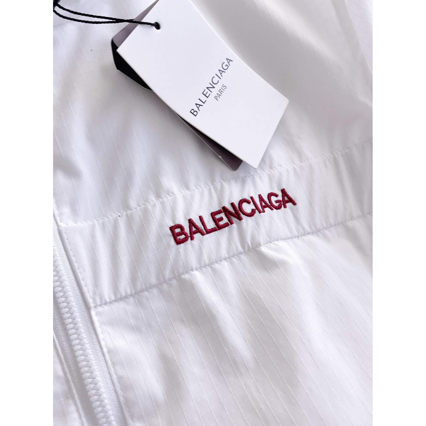<p>Balenciaga 男士夹克外套(白)</p>