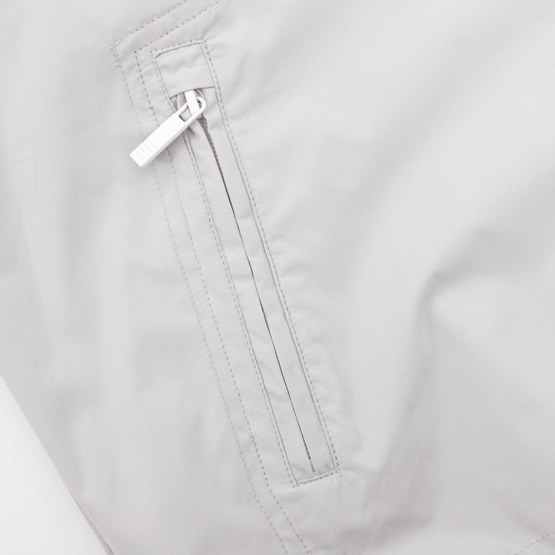 <p>Thom Browne 四杠风衣外套(灰)</p>
