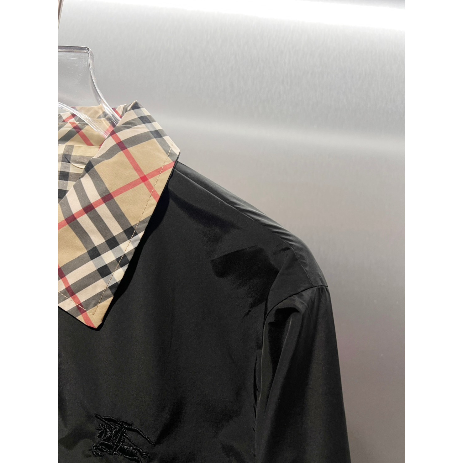 <p>BURBERRY&nbsp;夹克外套(黑)</p>