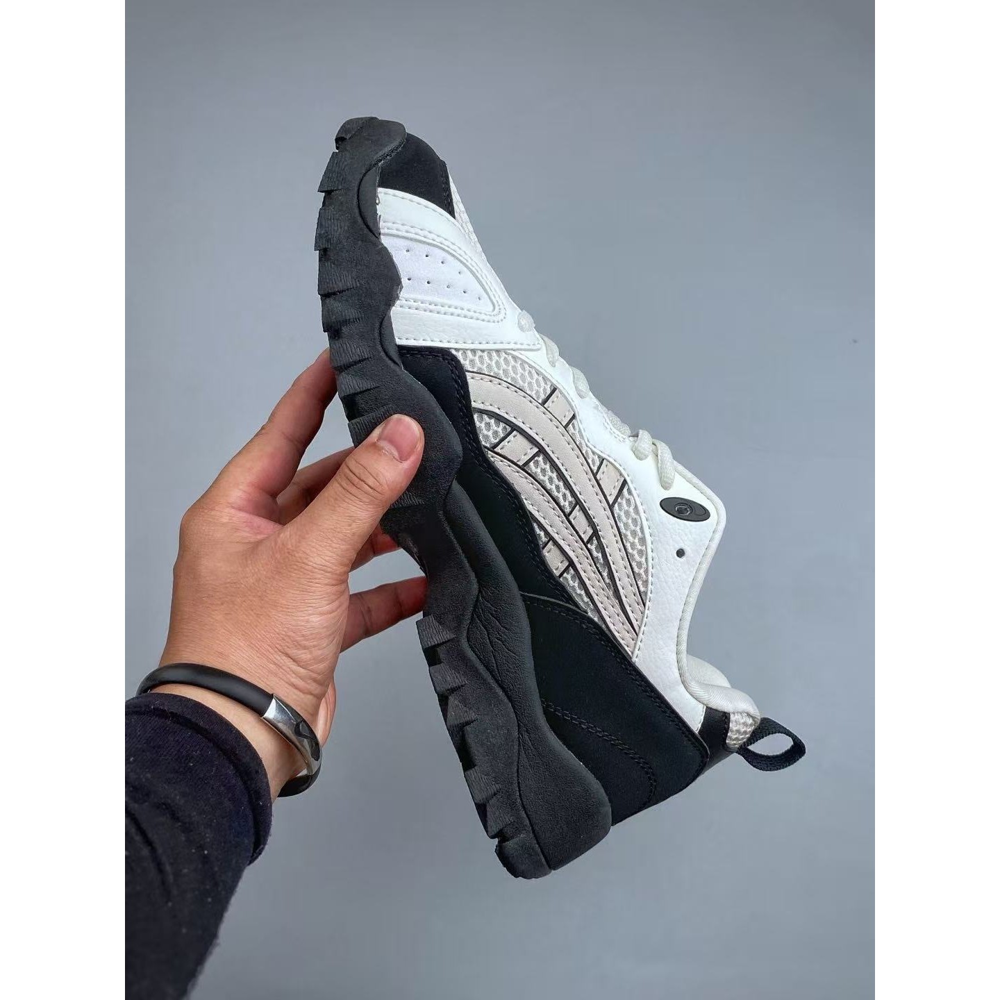 <p>ASICS 休闲透气专业跑鞋&nbsp;</p>