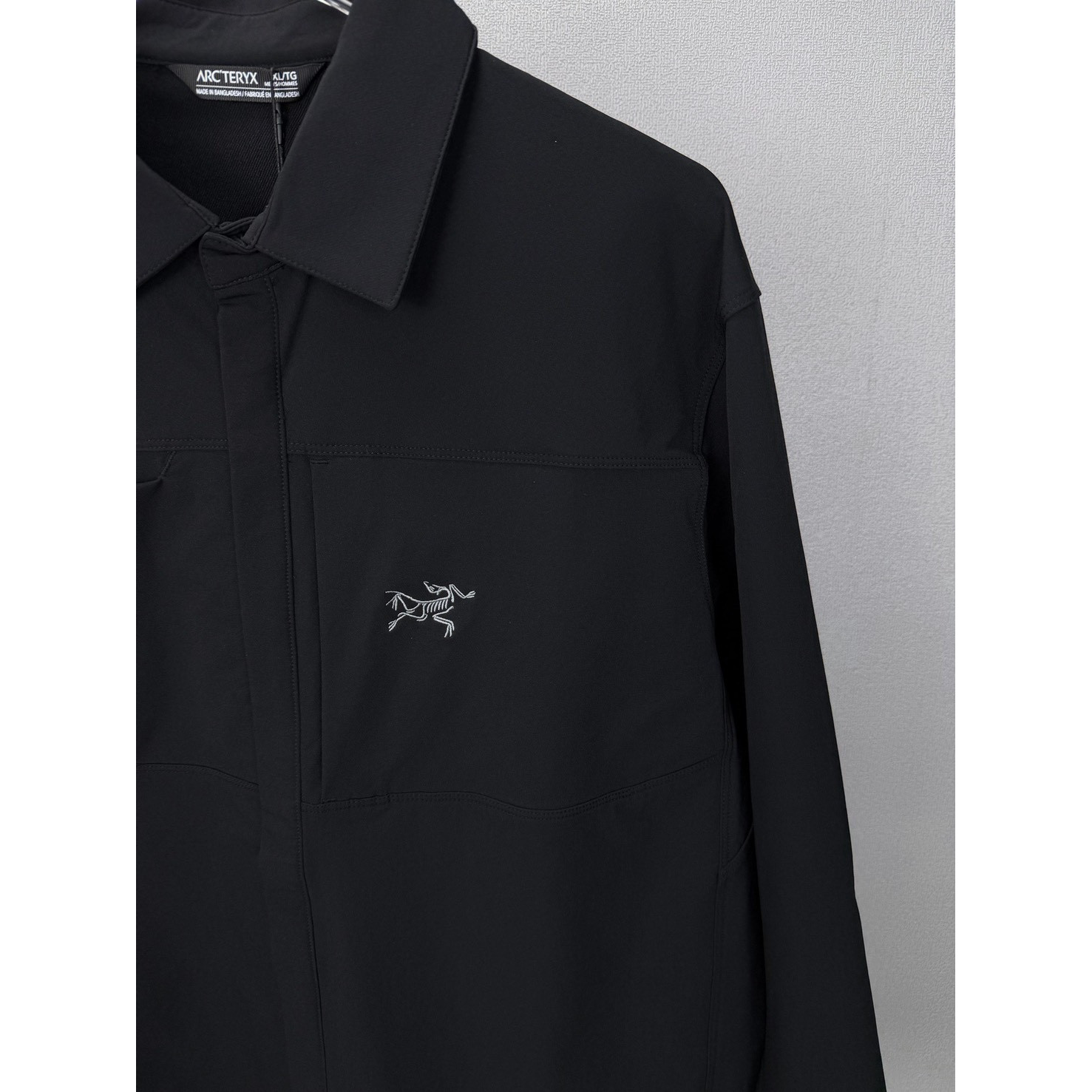 <p>Arc'teryx 情侣款翻领夹克外套(黑色)</p>