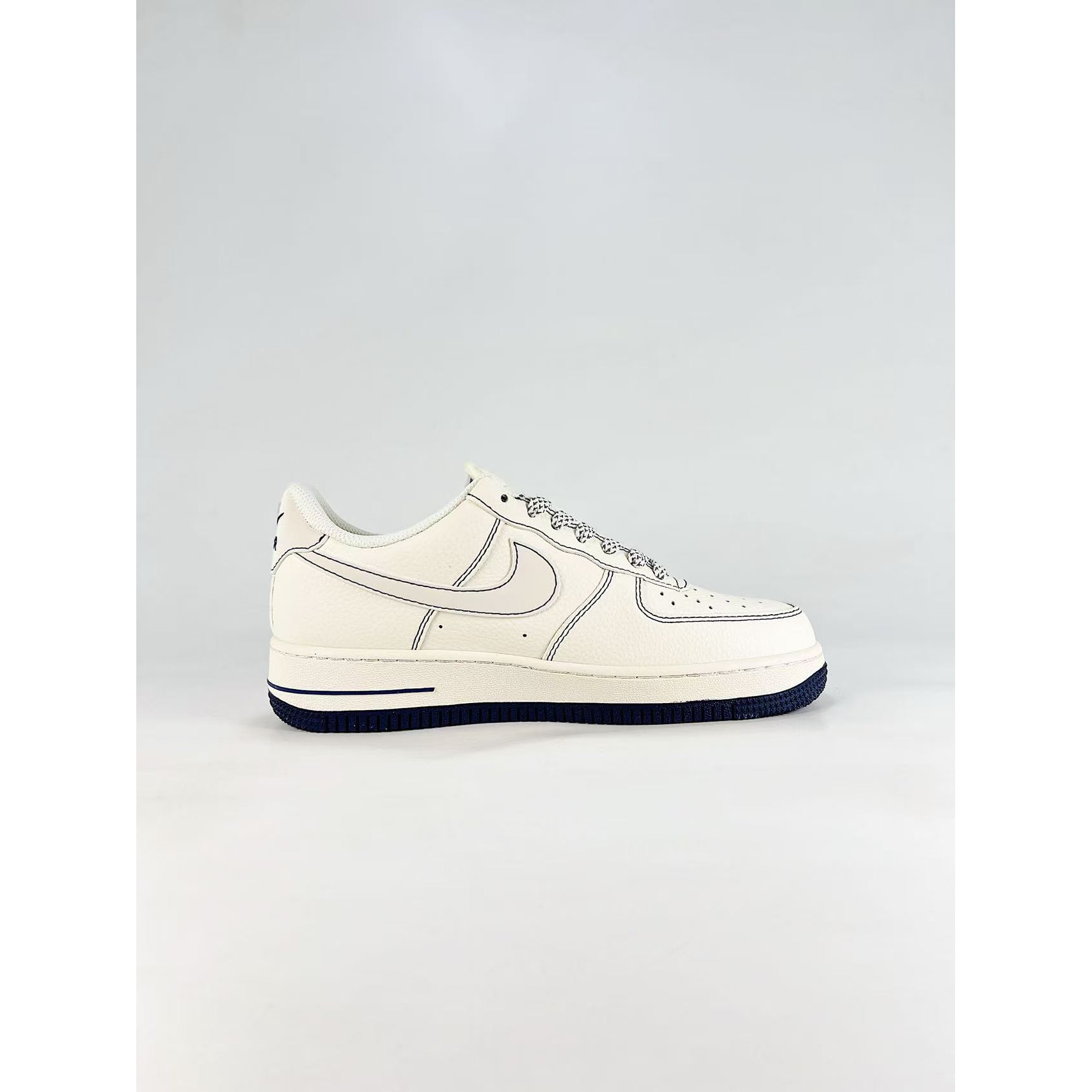 <p>Nike Air Force1 07 low (白)</p>