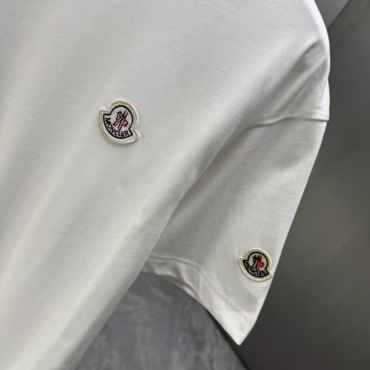 <p>Moncler 短袖T恤(白)</p>
