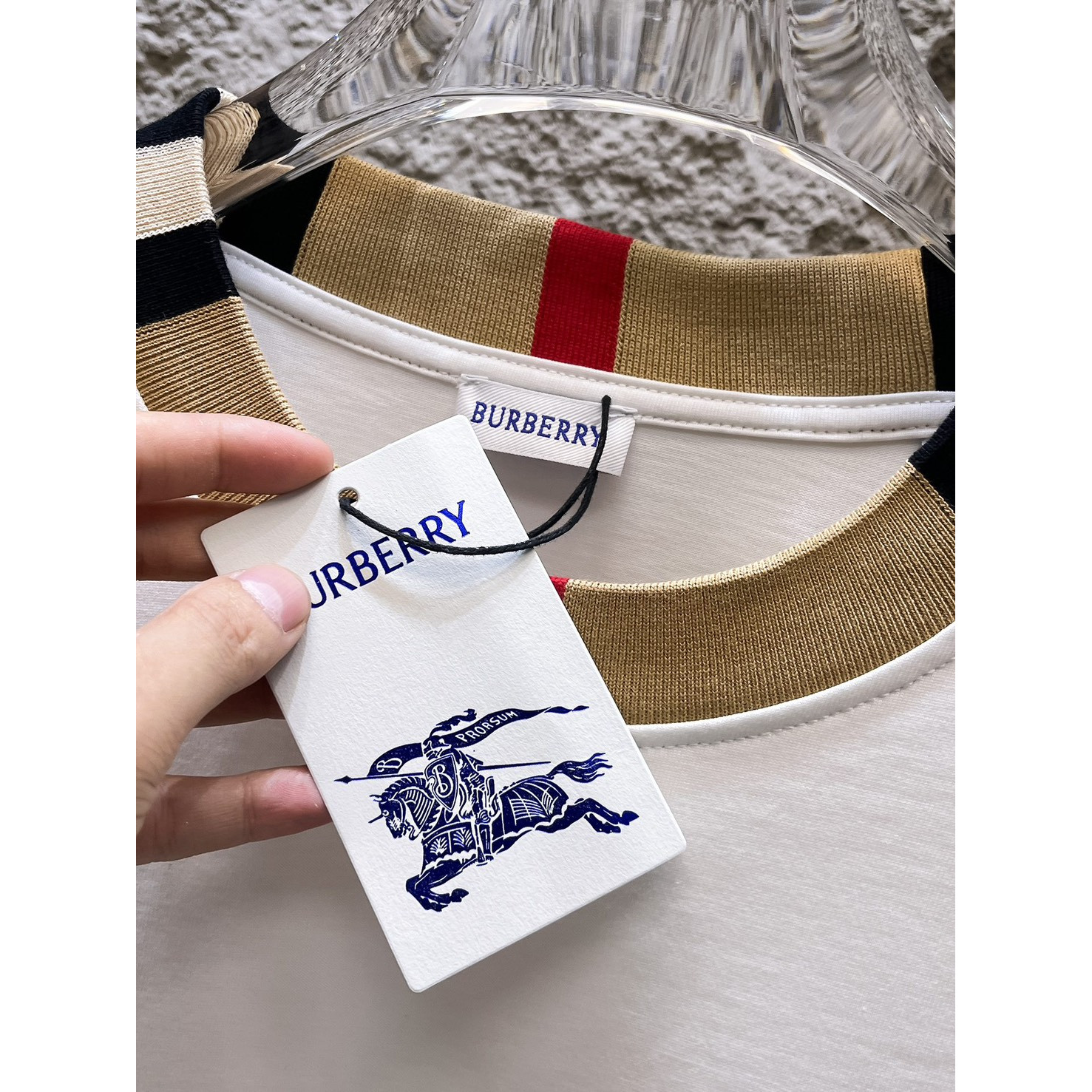 <p>BURBERRY 长袖T恤(白)</p>
