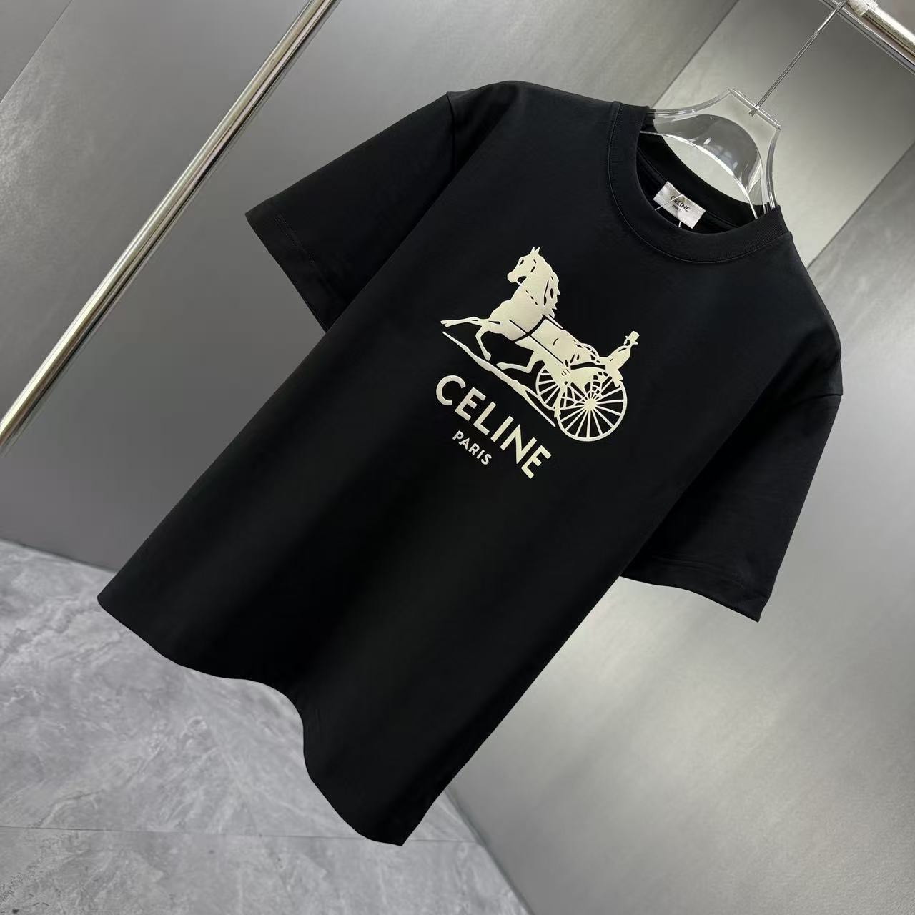 <p>CELINE 短袖T恤(黑)</p>