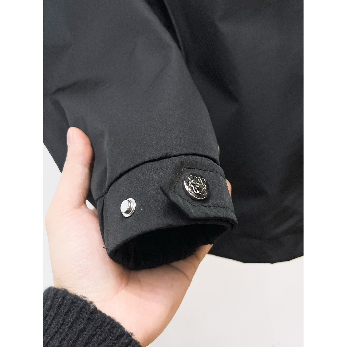 <p>LOEWE&nbsp;男士夹克外套(黑)</p>