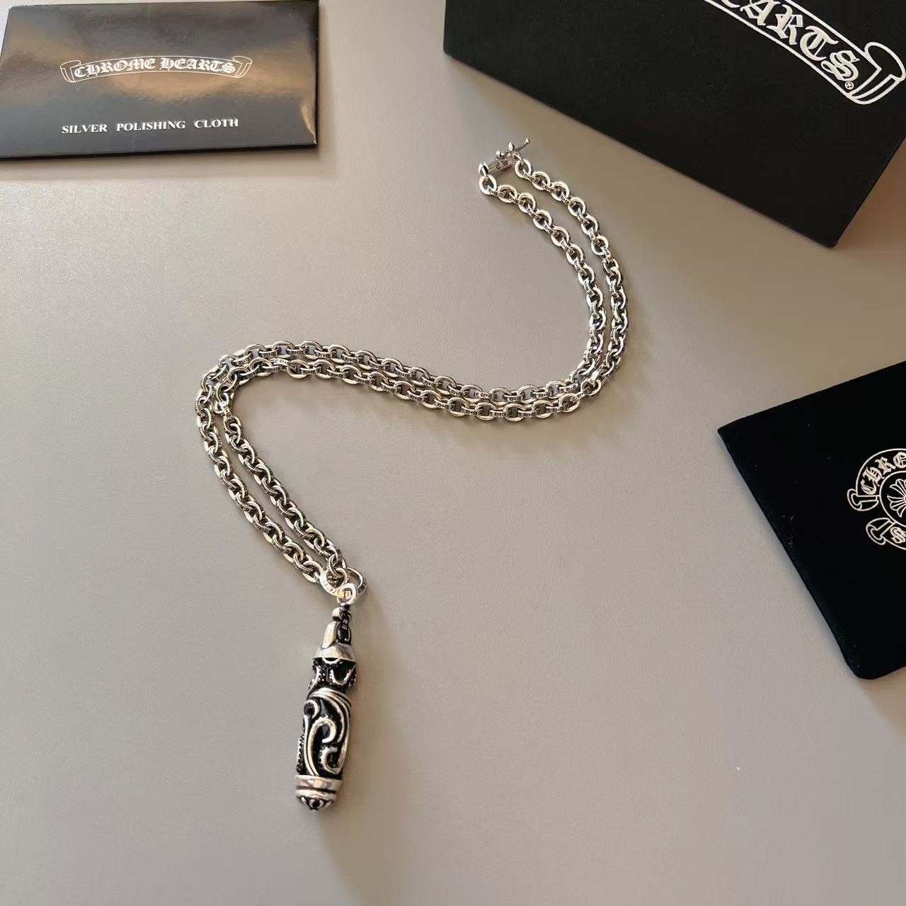 <p>CHROME HEARTS 項鍊</p>