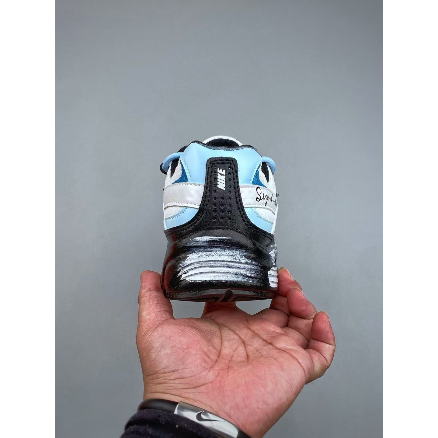 <p>NIKE INITIATOR 涂鸦复古潮流运动舒适老爹鞋 (藍)</p>