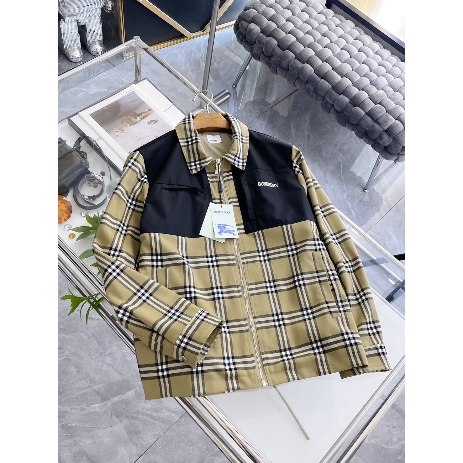 <p>BURBERRY&nbsp;男士夹克外套</p>
