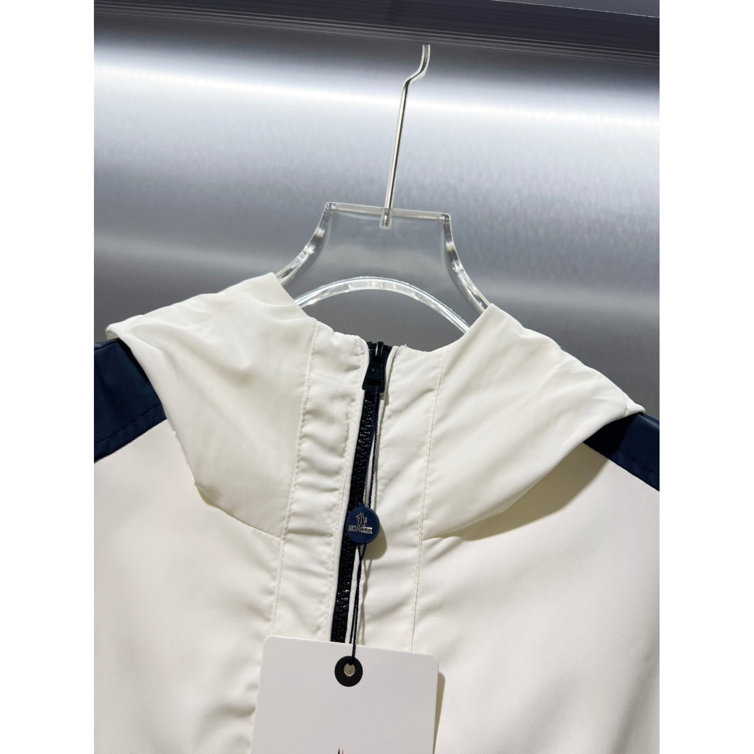 <p>MONCLER&nbsp;夹克外套</p>